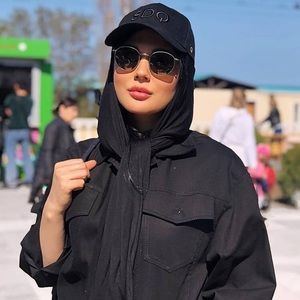 Meet your Posher, Eglal